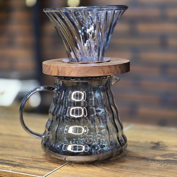 دریپ قهوه V60 به همراه قوری